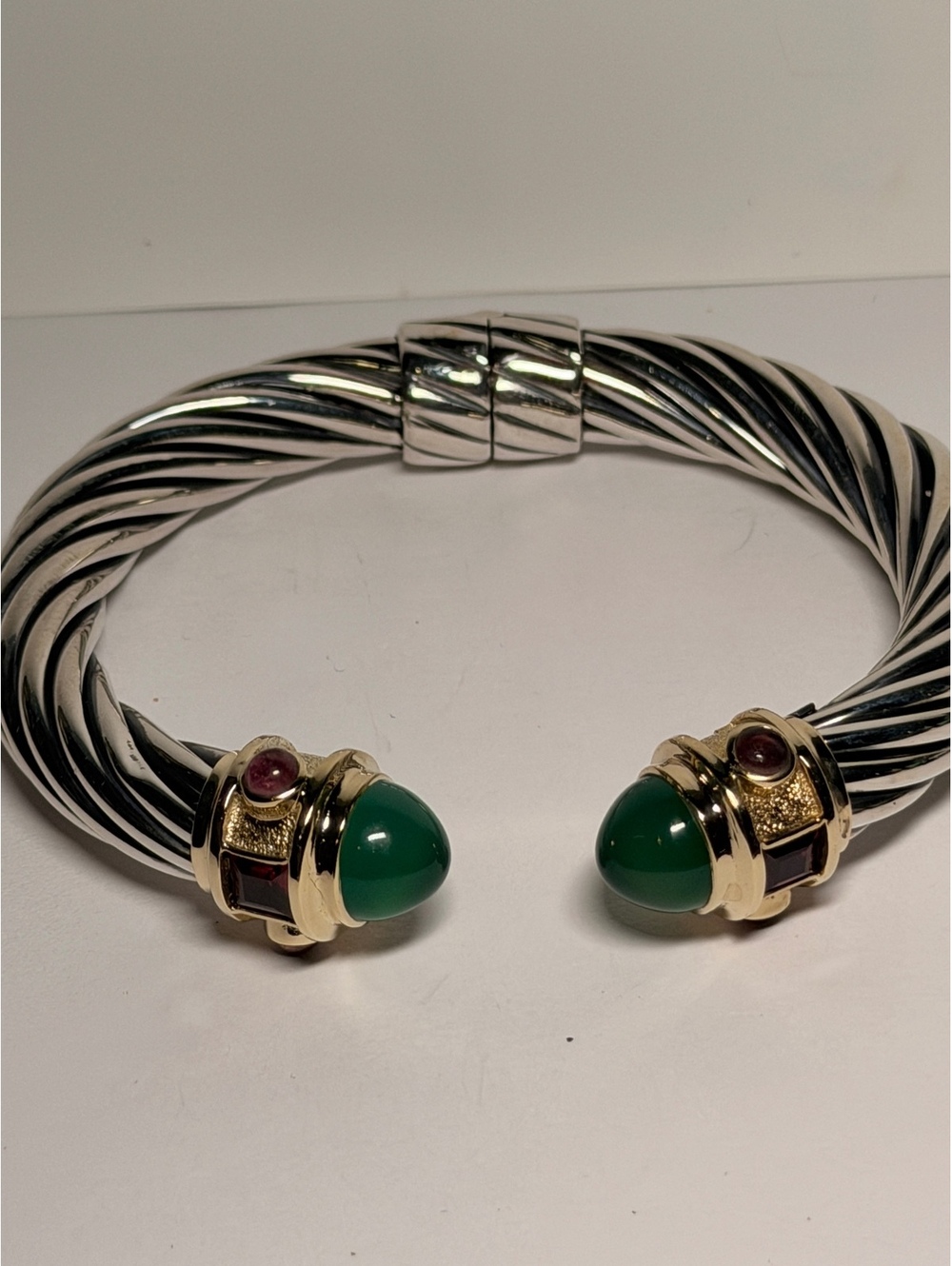 David Yurman 10mm Renaissance Bracelet with Green Onyx, 14k Gold and Silver - Picture 3 of 9